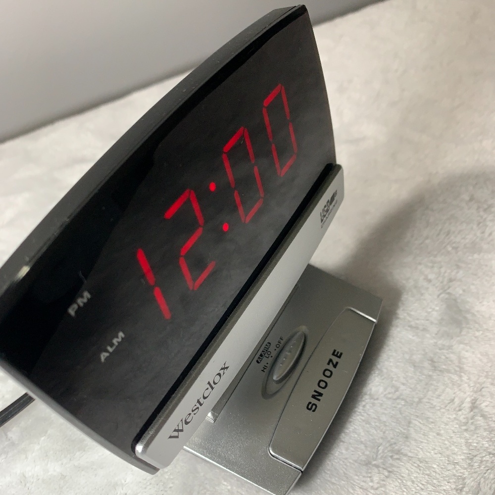 "Westclox" USB Charging Alarm Clock